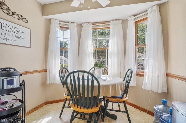 17 Harneds Landing, Cortland, OH - Photo 8