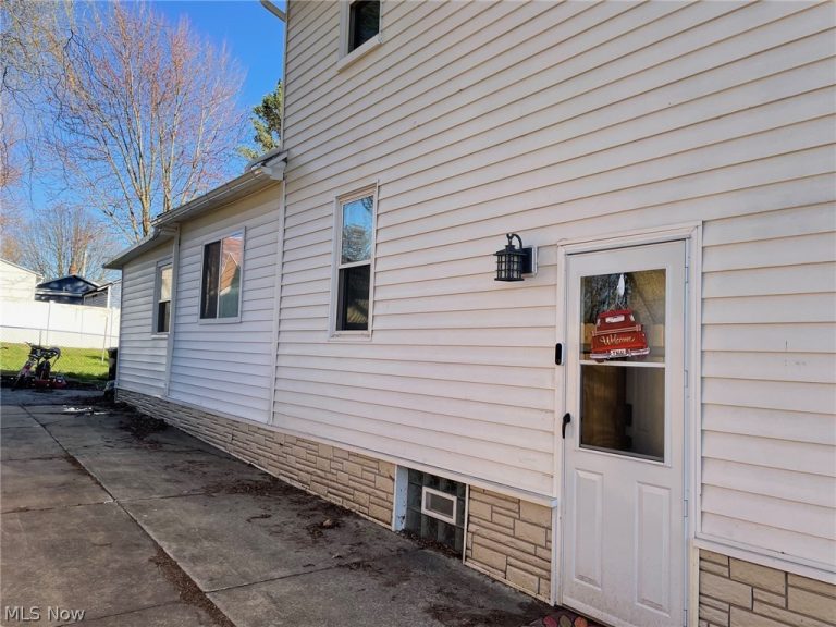 1215 Sherman Street, Akron, OH - Photo 5