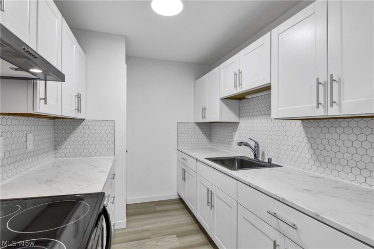 2955 Bay Drive #H4, Westlake, OH - Photo 3