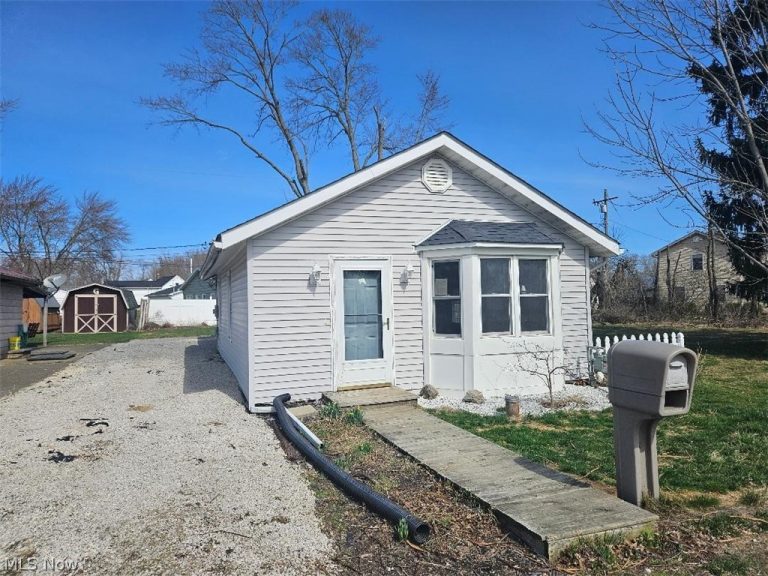 27292 Lake Front Drive, Beloit, OH, 44609