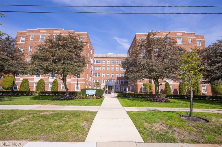 19015 Van Aken Boulevard #406, Shaker Heights, OH - Photo 2