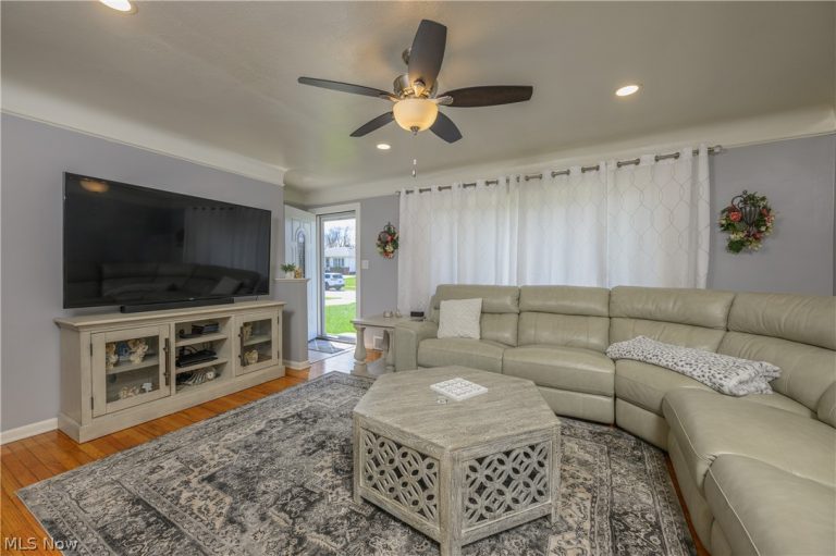 9596 Reichert Road, Parma, OH - Photo 4
