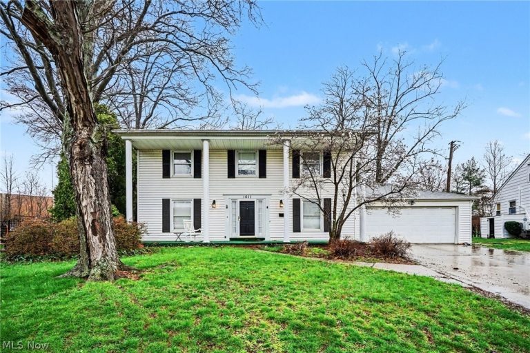 1011 Chatham Place, Rocky River, OH - Photo 2