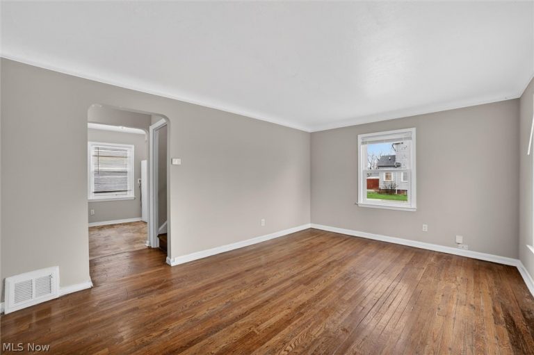 1568 Parker Drive, Mayfield Heights, OH - Photo 4