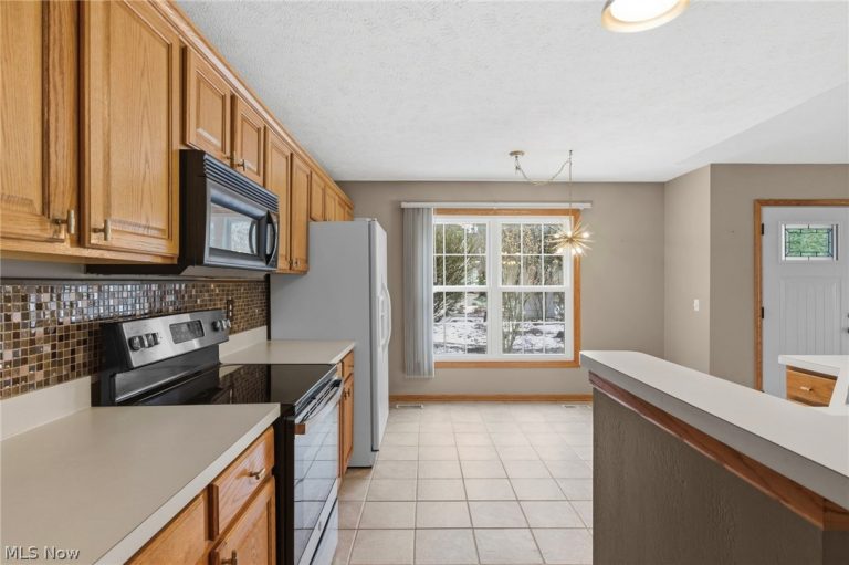 2401 Bunker Lane #A, Willoughby, OH - Photo 6