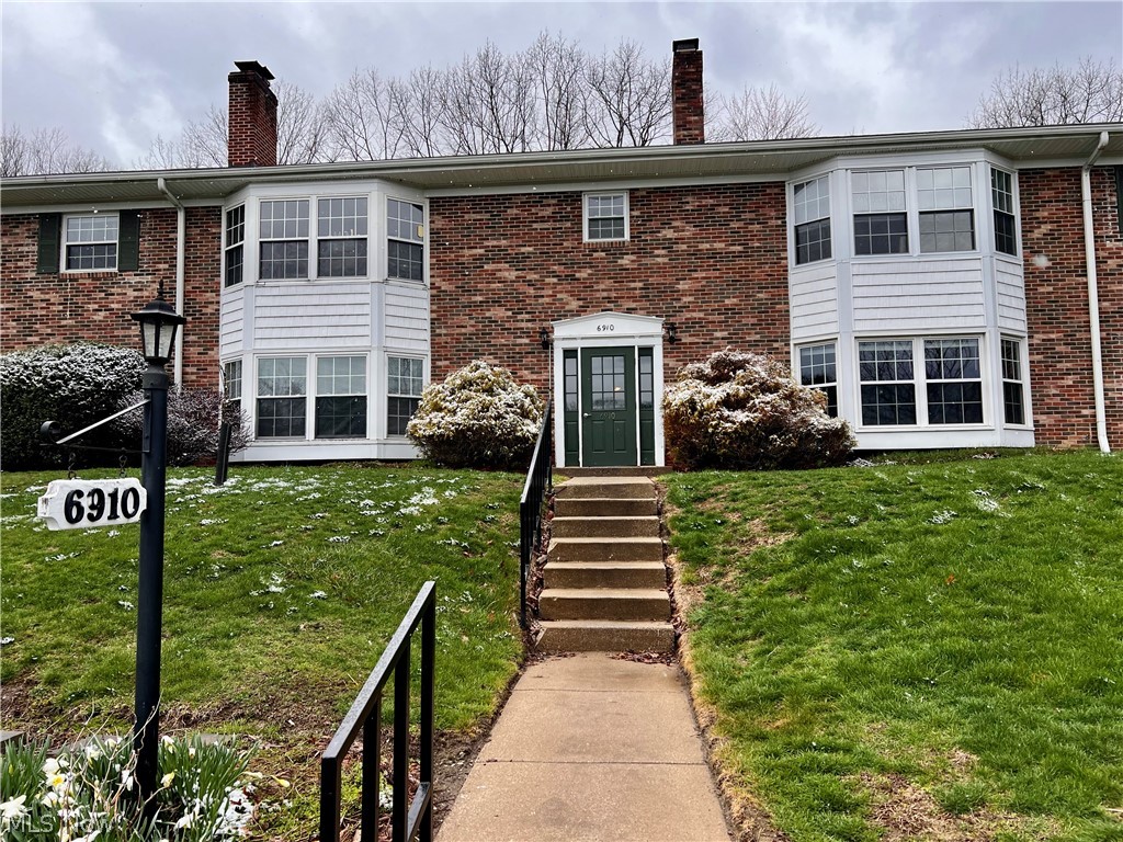 6910 Carriage Hill Drive #101, Brecksville, OH