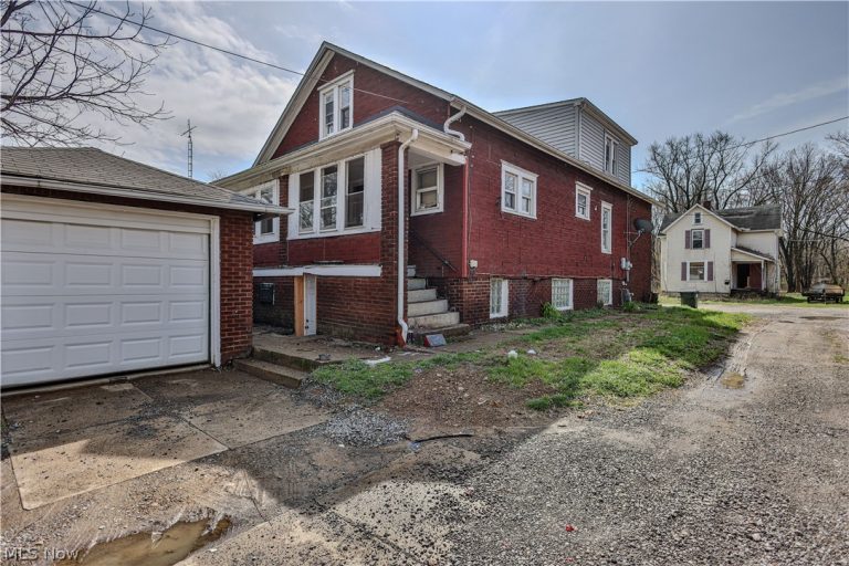 22862 Norman Avenue, Alliance, OH - Photo 2