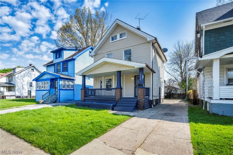 13500 Eaglesmere Avenue, Cleveland, OH - Photo 2