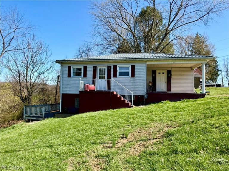 56 Pontiac Road, Wellsburg, WV - Photo 2