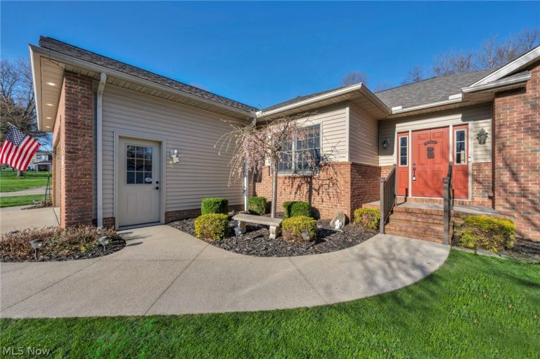 174 Circle Drive, Doylestown, OH - Photo 6