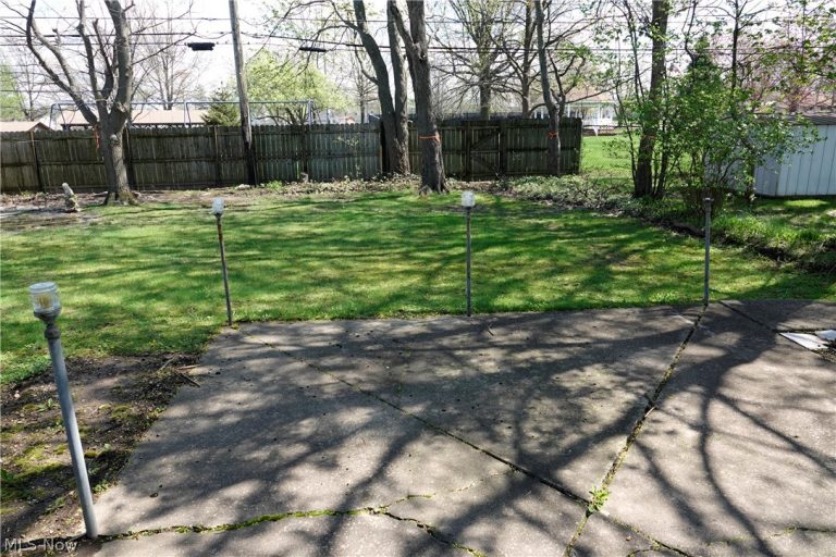 1661 Chelmsford Road, Mayfield Heights, OH - Photo 4