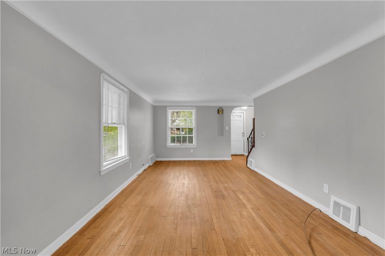 19702 Pawnee Avenue, Cleveland, OH - Photo 8