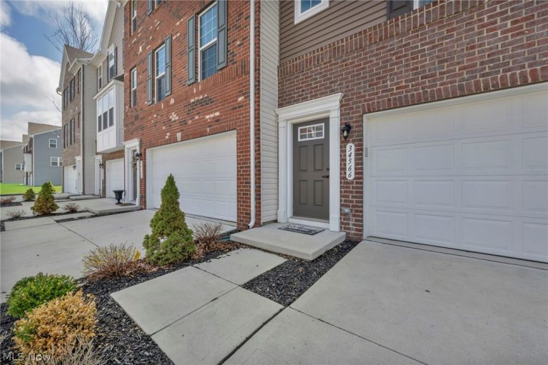 34566 Ethan Way, Willoughby, OH - Photo 5