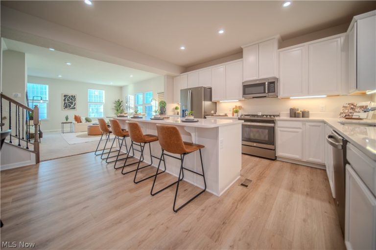 1129 Bean Lane, Akron, OH - Photo 2