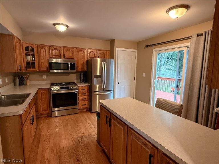 8552 Usher Road, Olmsted Twp, OH - Photo 8