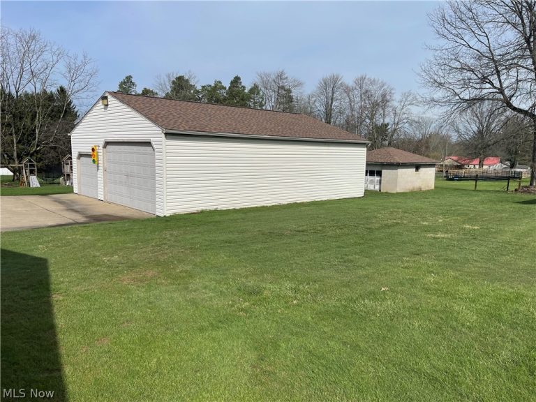 402 thomas Lane, Girard, OH - Photo 4