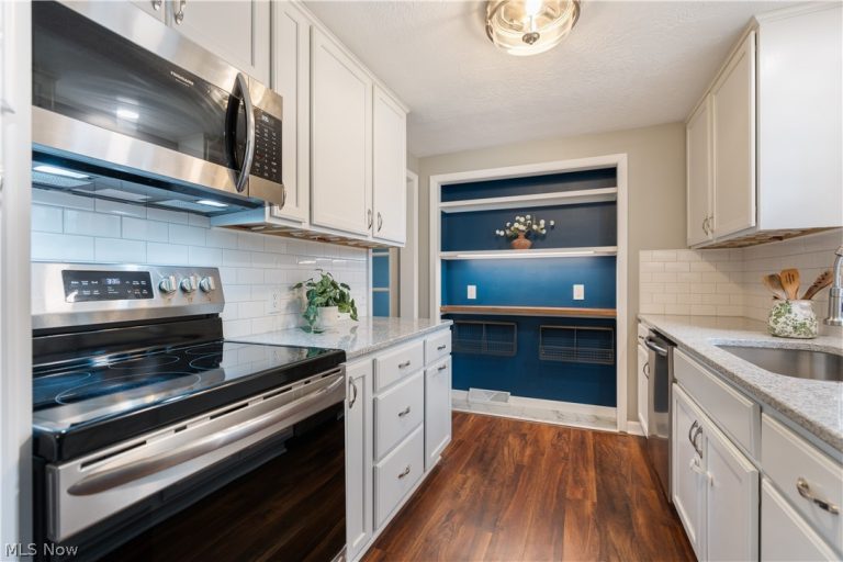 7825 Oakdale Street, Massillon, OH - Photo 6