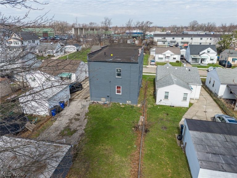 13109 Wilton Avenue, Cleveland, OH - Photo 8