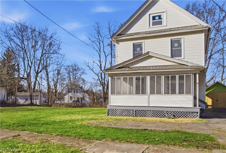 2016 Pointview Avenue, Youngstown, OH - Photo 3