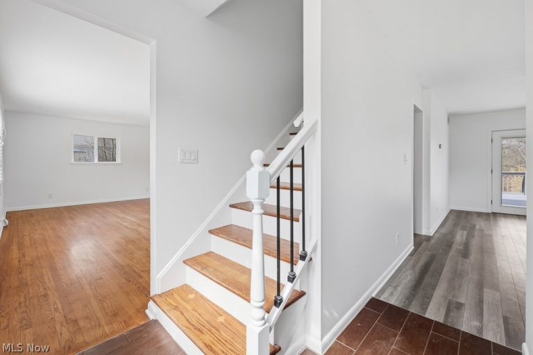 1181 Winhurst Drive, Akron, OH - Photo 3