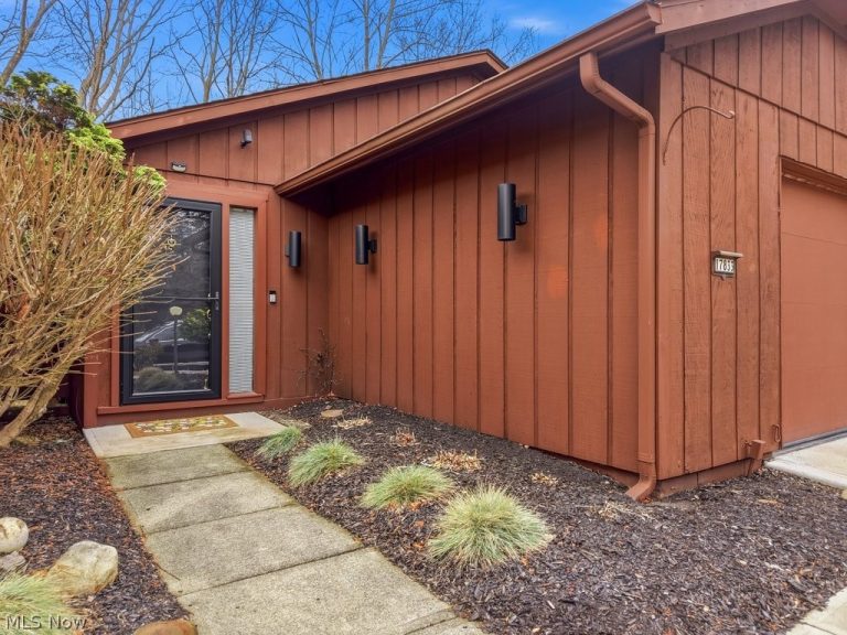 17833 Cliffside Drive, Strongsville, OH - Photo 2