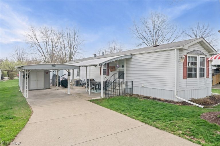 19 Brookins Drive, Olmsted Falls, OH - Photo 2