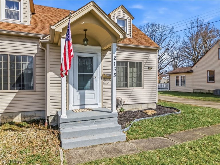 2138 Hermosa Drive, Youngstown, OH - Photo 3