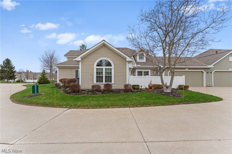8228 Cyrus Lane, Northfield, OH - Photo 2
