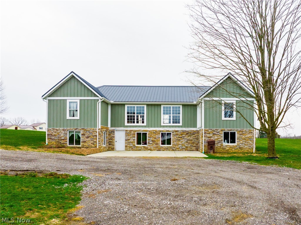 8919 Township Road 566, Holmesville, OH