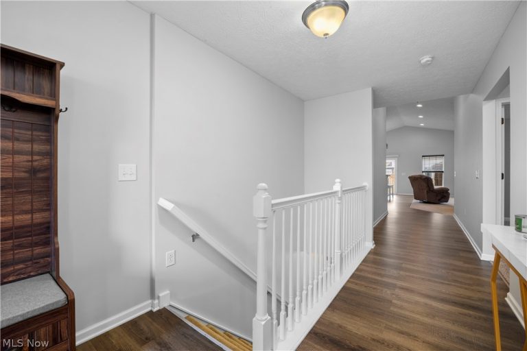 3822 Parkside Circle, Lorain, OH - Photo 2