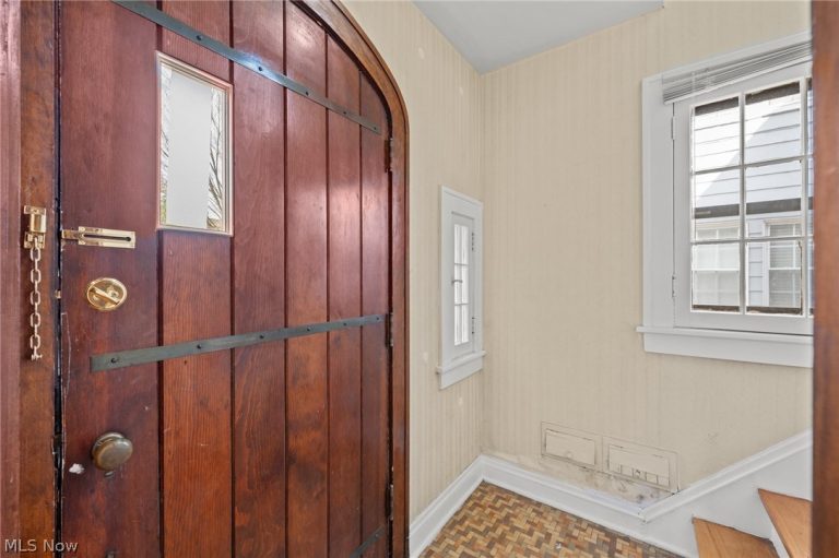18427 Winslow Road, Shaker Heights, OH - Photo 2