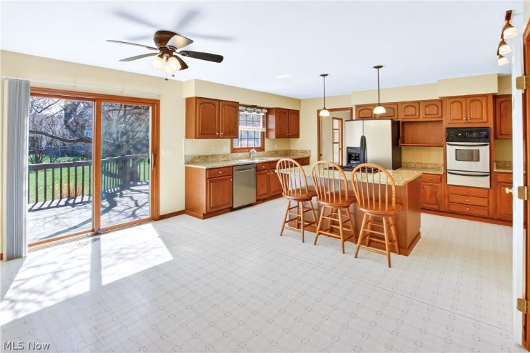 218 Wells Court, Euclid, OH - Photo 6