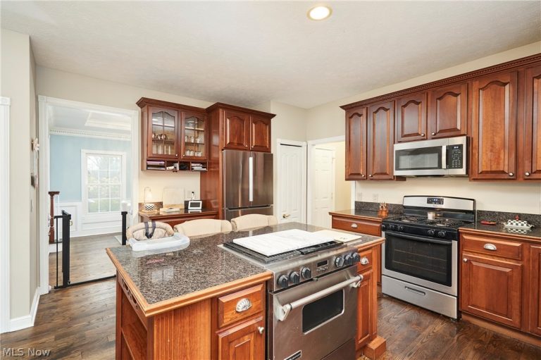11137 Malvern Drive, North Royalton, OH - Photo 3