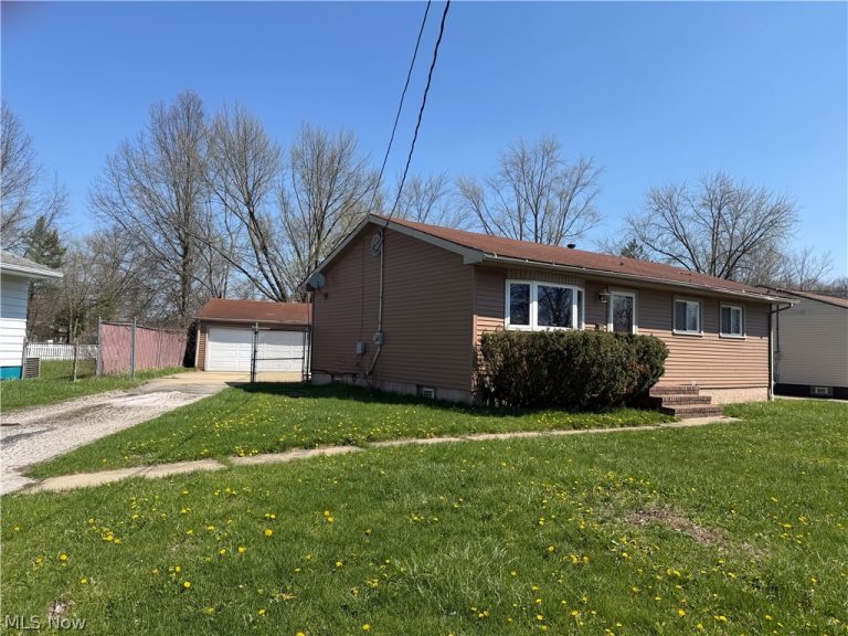 2860 Linda Drive, Warren, OH - Photo 2