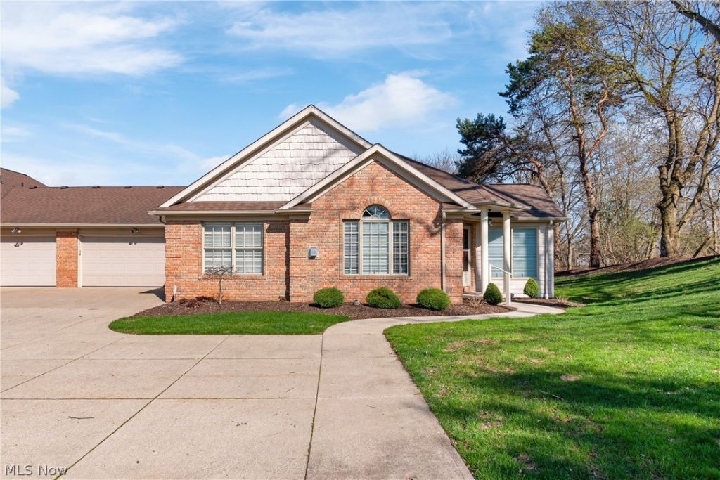 1220 Saint Abigail Street, Hartville, OH