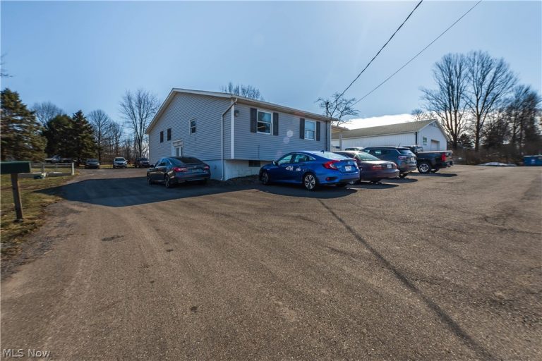 13390 Ravenna Avenue, Hartville, OH - Photo 4