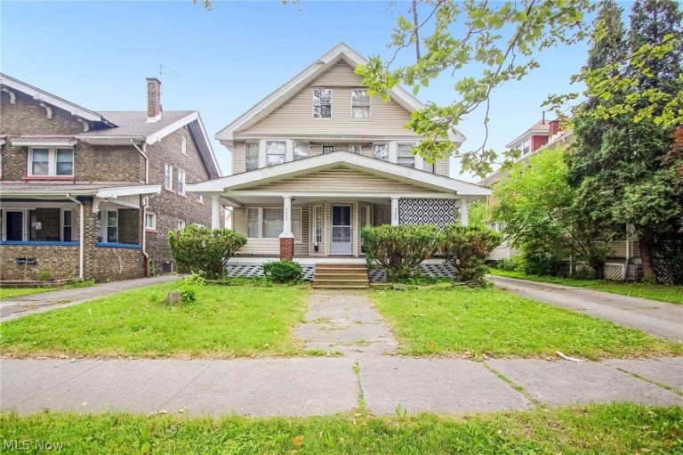 3033 West Boulevard, Cleveland, OH, 44111