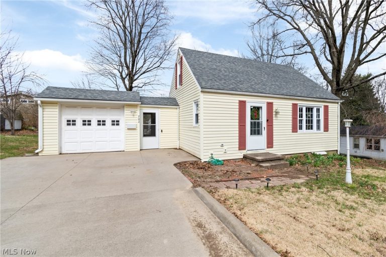 702 Sherwood Drive, Wooster, OH - Photo 3