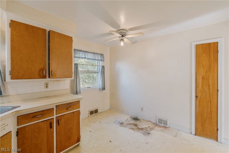 1004 Woodview Road, Cleveland Heights, OH - Photo 8