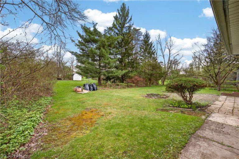 6580 Barton Road, North Olmsted, OH - Photo 5