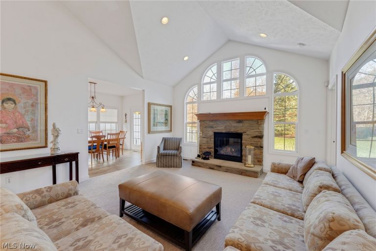 8195 Manor Gate Way, Mentor, OH - Photo 6