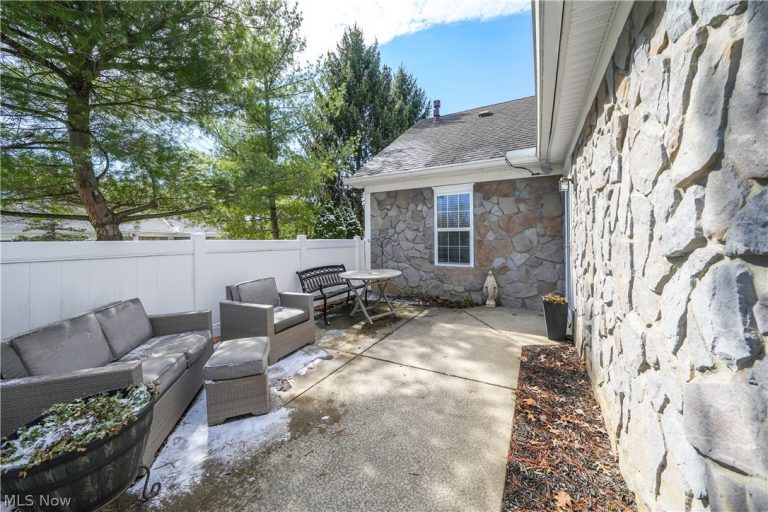 8181 Cyrus Lane, Northfield, OH - Photo 4
