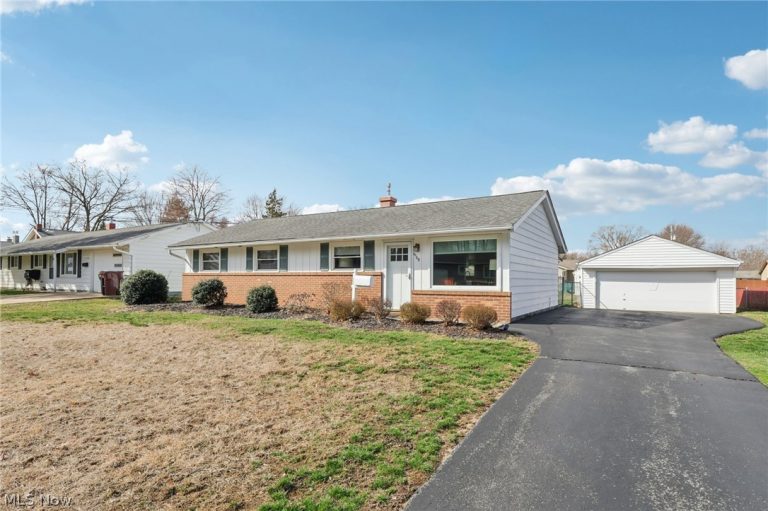 6168 Thistlewood Drive, Mentor, OH - Photo 2