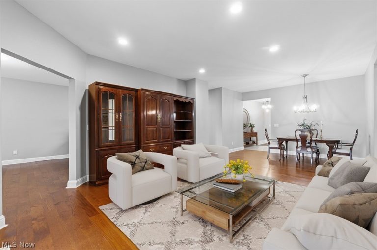 3178 Richmond Road, Beachwood, OH - Photo 4