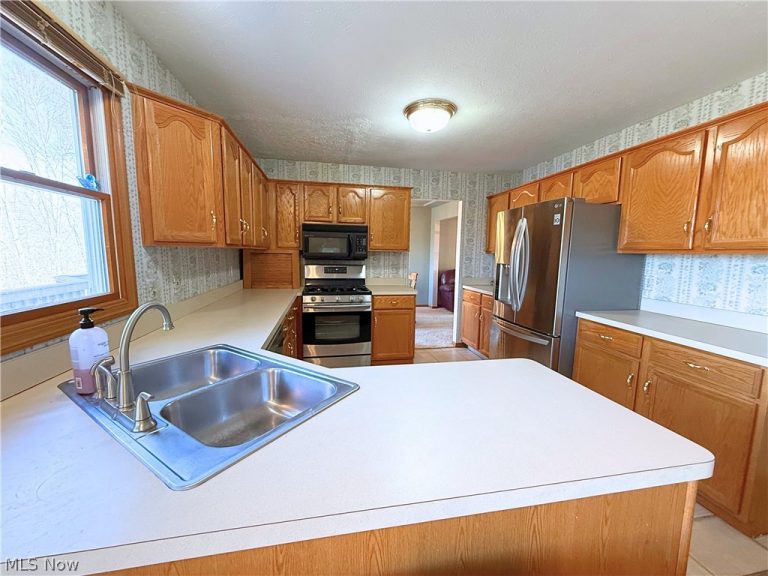 6948 Meander Reserve Court, Canfield, OH - Photo 4