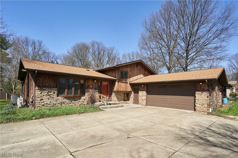 3574 Antoinette Drive, Cuyahoga Falls, OH, 44223