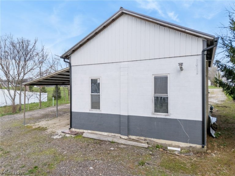 9865 Cleveland Avenue, Uniontown, OH - Photo 8