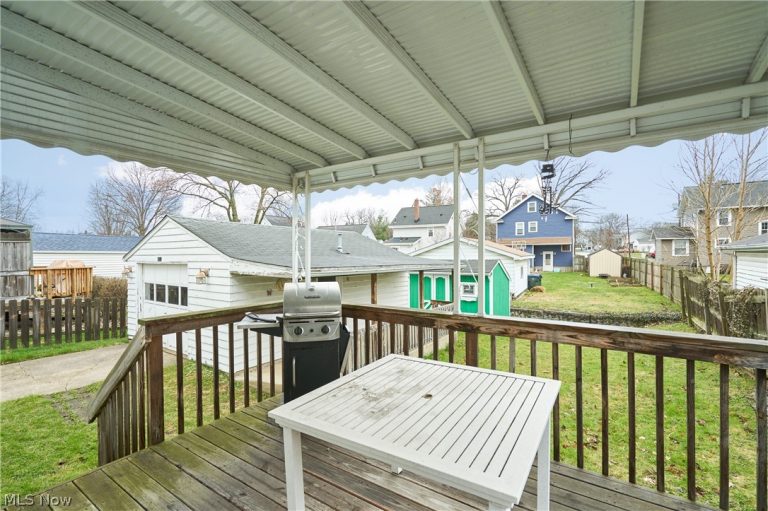 2491 8th Street, Cuyahoga Falls, OH - Photo 2