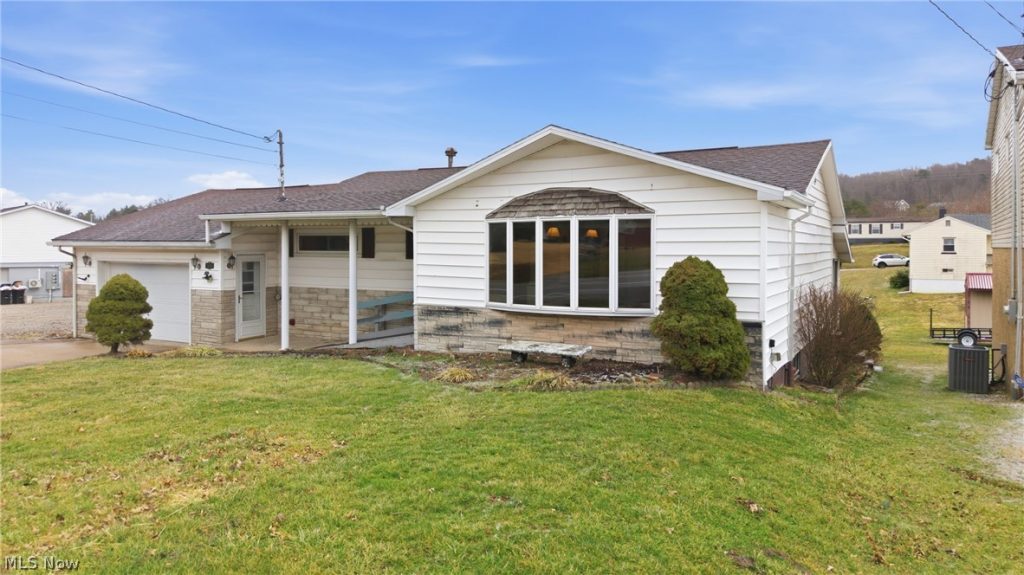 1443 Harris Highway, Parkersburg, WV