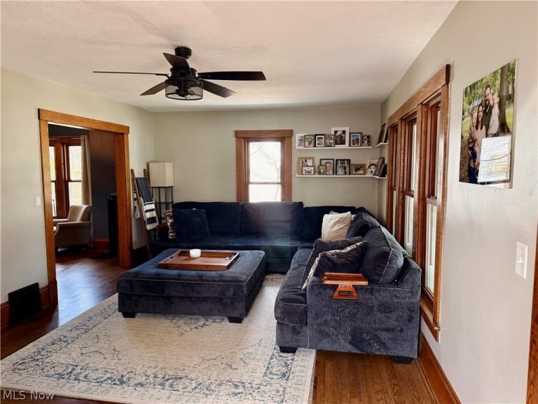 38026 Barber Avenue, Willoughby, OH - Photo 8